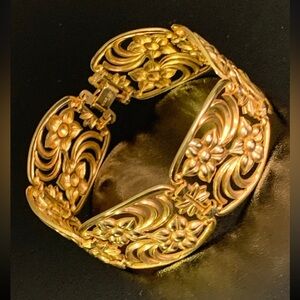 RARE - Stunning Vintage 12K GF Gold Filled Floral Bracelet.  32 grams